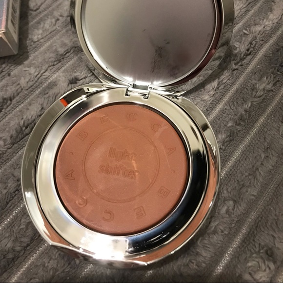 BECCA- Light Shifter Finishing Veil (NWT) - Picture 6 of 8